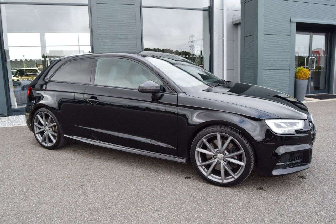 A 2017 AUDI S3 2.0 TFSI Black Edition Hatchback 3dr Petrol S Tronic quattro Euro 6 (s/s) ( A 2017 AUDI S3 2.0 TFSI Black Edition Hatchback 3dr Petrol S Tronic quattro Euro 6 (s/s) (