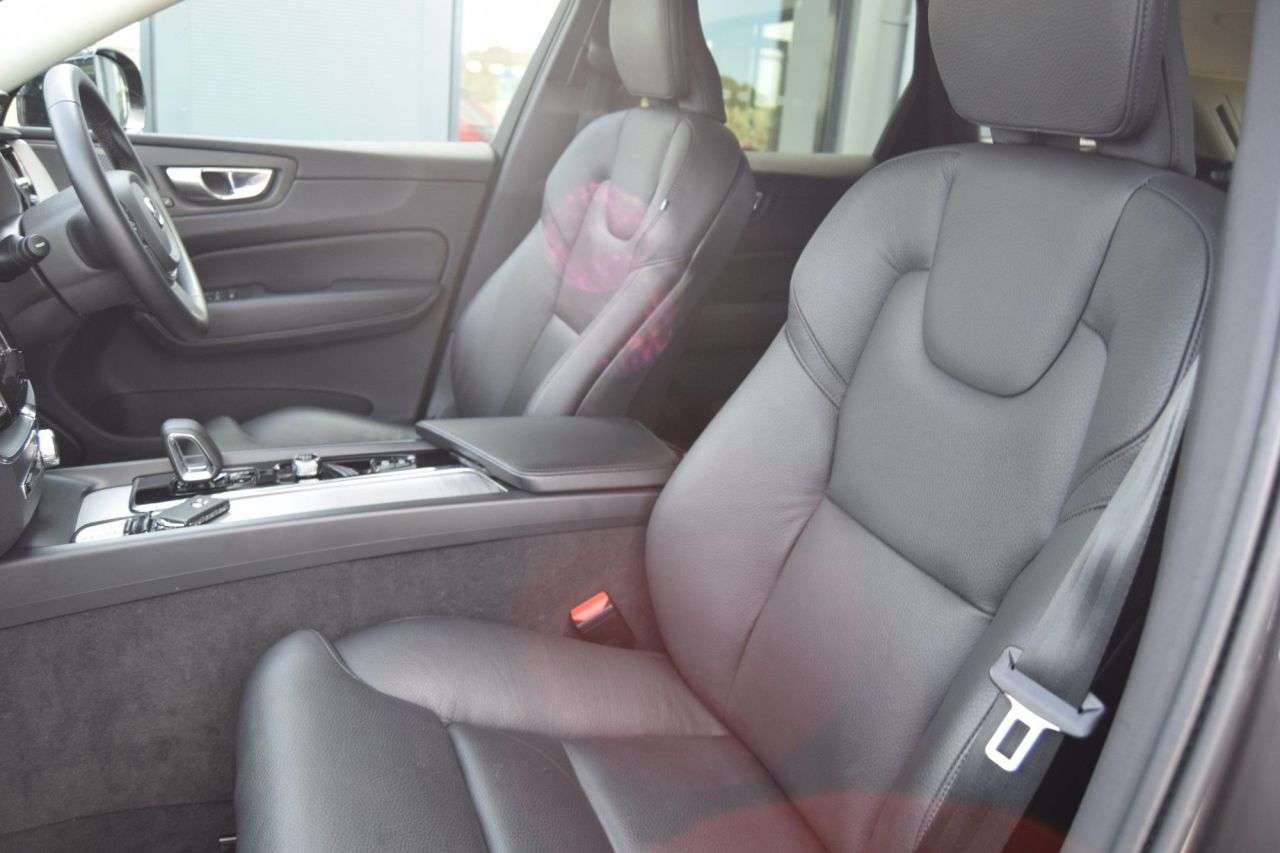 2022 VOLVO XC60 2022 VOLVO XC60