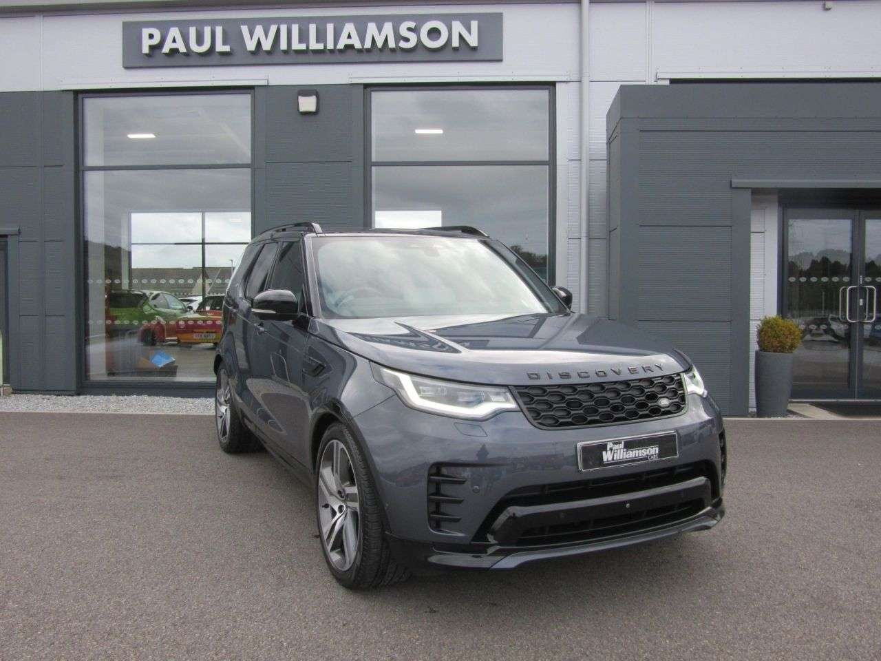 A 2024 LAND ROVER DISCOVERY 3.0 D300 MHEV Dynamic HSE SUV 5dr Diesel Auto 4WD Euro 6 (s/s) (300 ps) A 2024 LAND ROVER DISCOVERY 3.0 D300 MHEV Dynamic HSE SUV 5dr Diesel Auto 4WD Euro 6 (s/s) (300 ps)