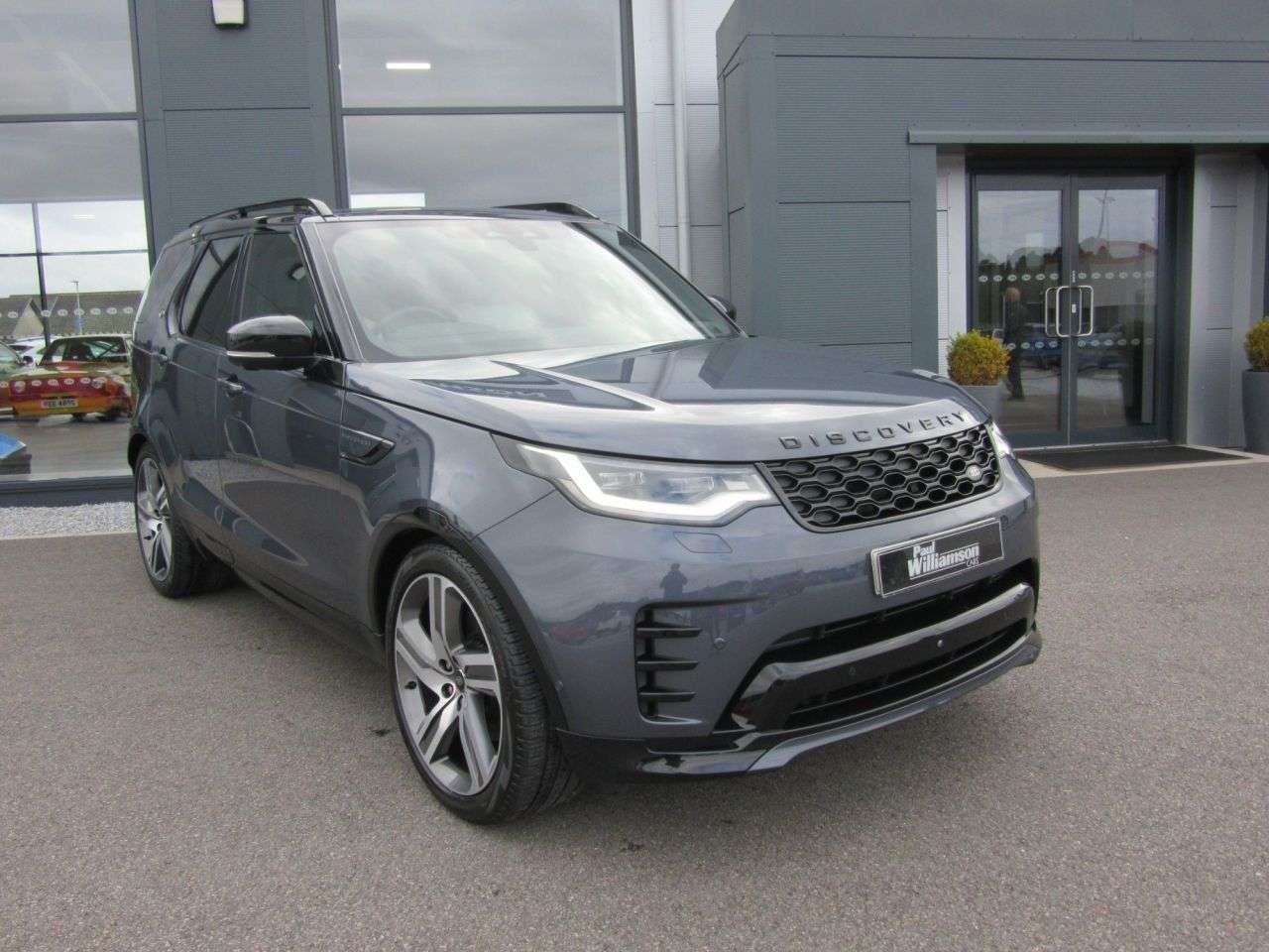 A 2024 LAND ROVER DISCOVERY 3.0 D300 MHEV Dynamic HSE SUV 5dr Diesel Auto 4WD Euro 6 (s/s) (300 ps) A 2024 LAND ROVER DISCOVERY 3.0 D300 MHEV Dynamic HSE SUV 5dr Diesel Auto 4WD Euro 6 (s/s) (300 ps)