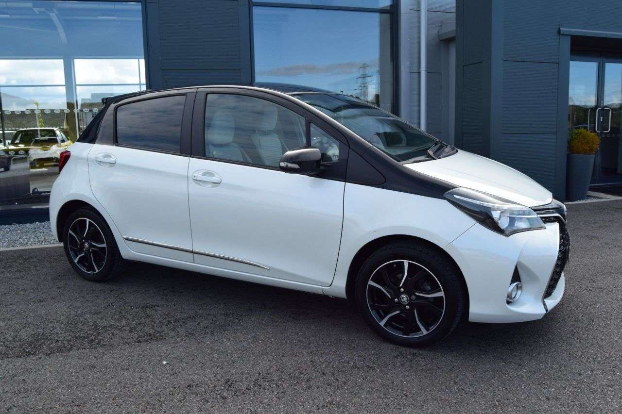 A 2016 TOYOTA YARIS 1.33 Dual VVT-i Design Hatchback 5dr Petrol Manual Euro 6 (99 ps) A 2016 TOYOTA YARIS 1.33 Dual VVT-i Design Hatchback 5dr Petrol Manual Euro 6 (99 ps)