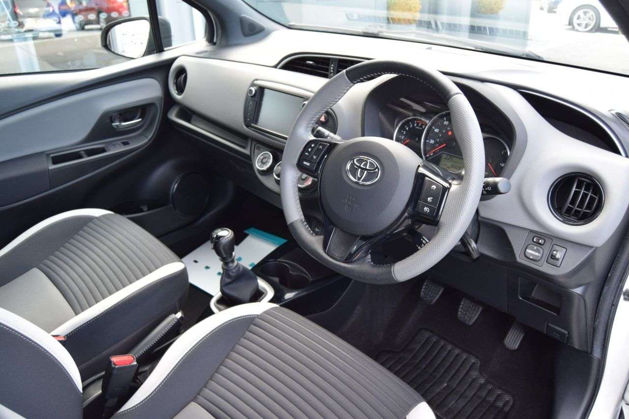 2016 TOYOTA YARIS 2016 TOYOTA YARIS