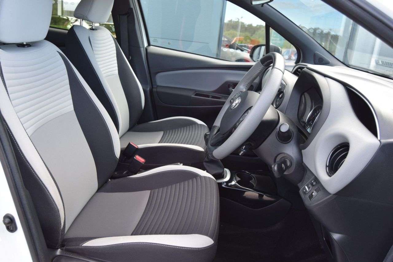 2016 TOYOTA YARIS 2016 TOYOTA YARIS