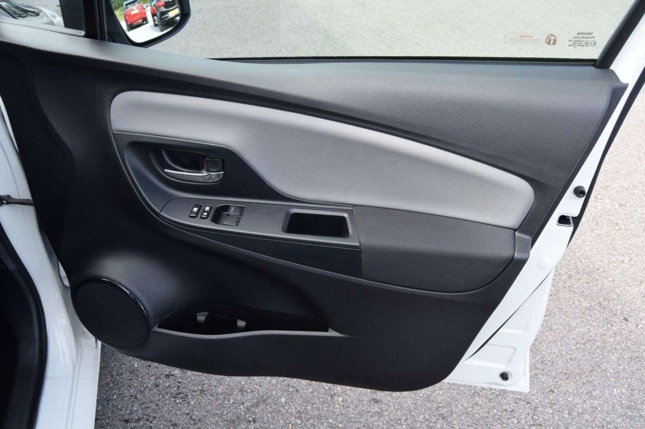 2016 TOYOTA YARIS 2016 TOYOTA YARIS
