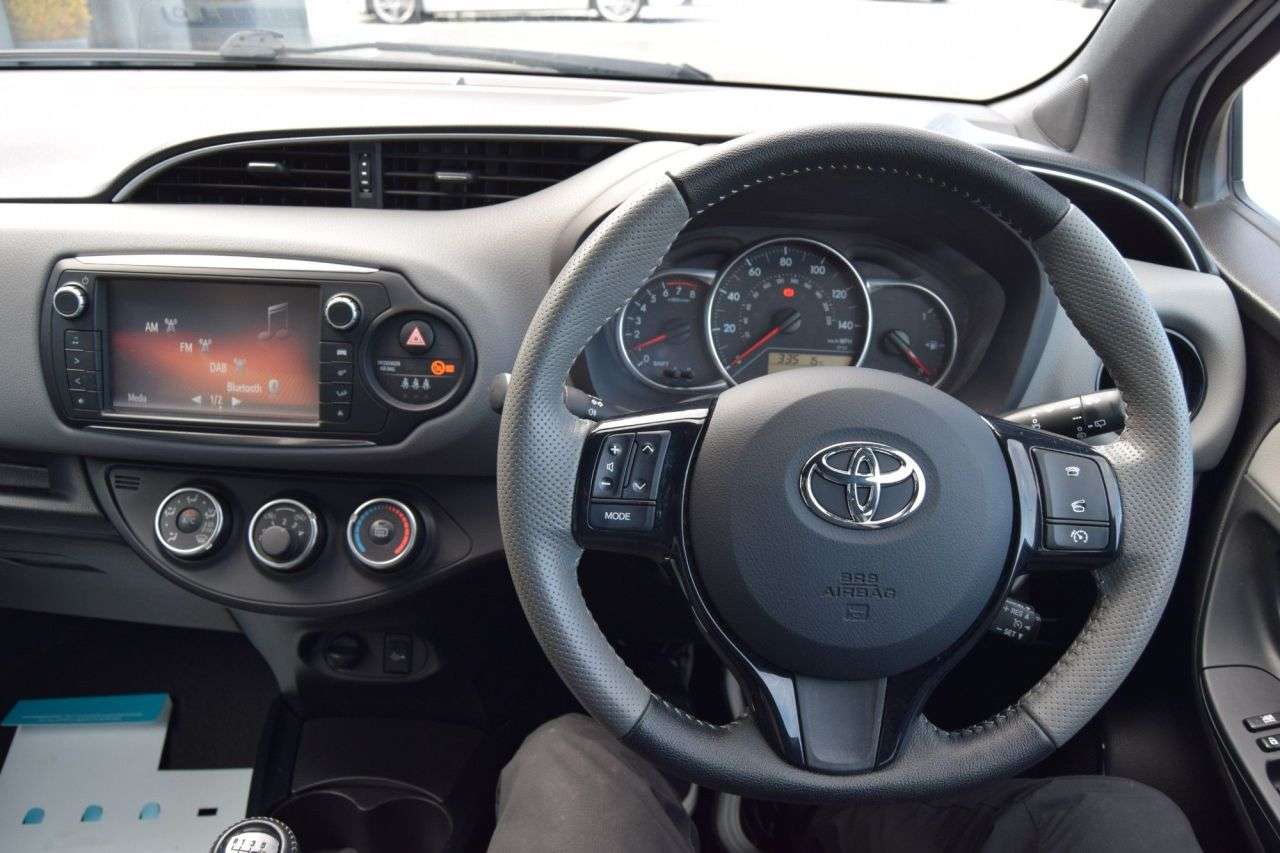 2016 TOYOTA YARIS 2016 TOYOTA YARIS