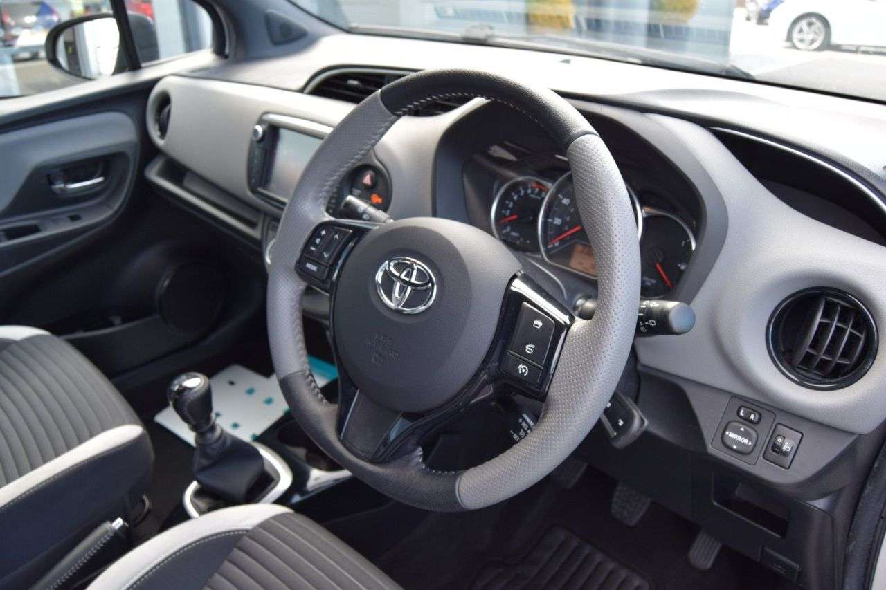 2016 TOYOTA YARIS 2016 TOYOTA YARIS