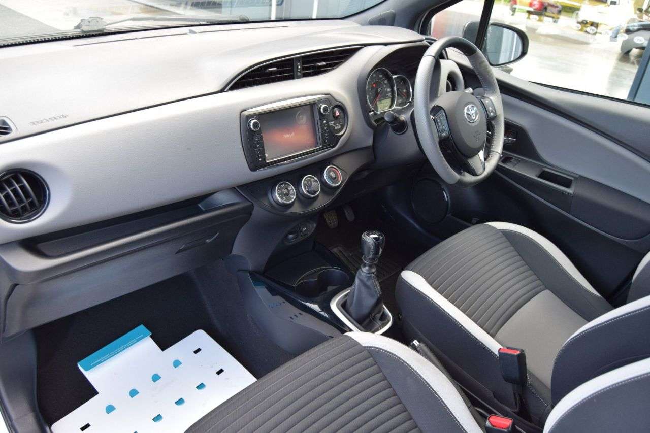 2016 TOYOTA YARIS 2016 TOYOTA YARIS