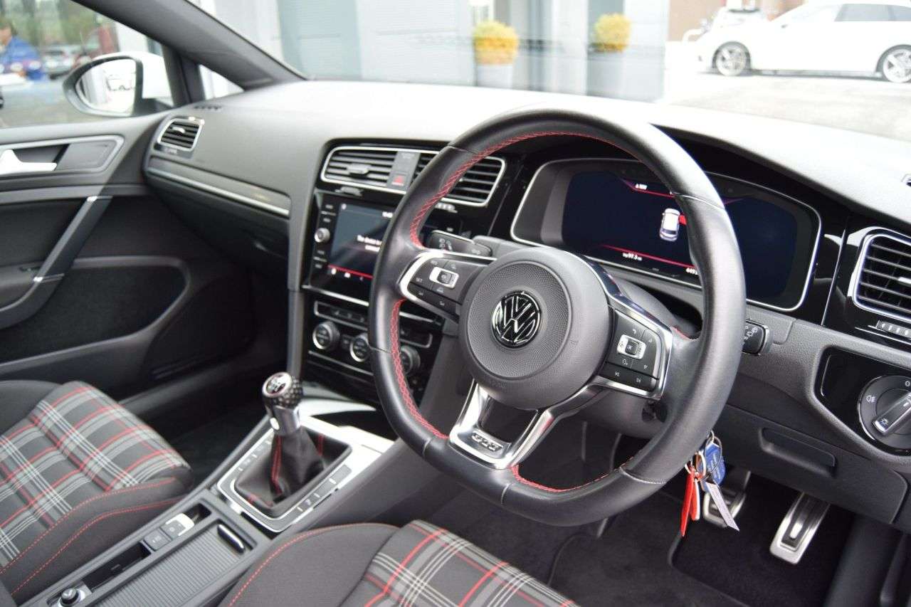 2017 VOLKSWAGEN GOLF 2017 VOLKSWAGEN GOLF