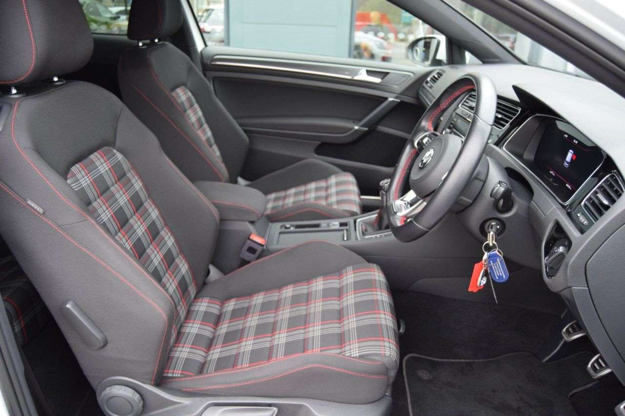 2017 VOLKSWAGEN GOLF 2017 VOLKSWAGEN GOLF