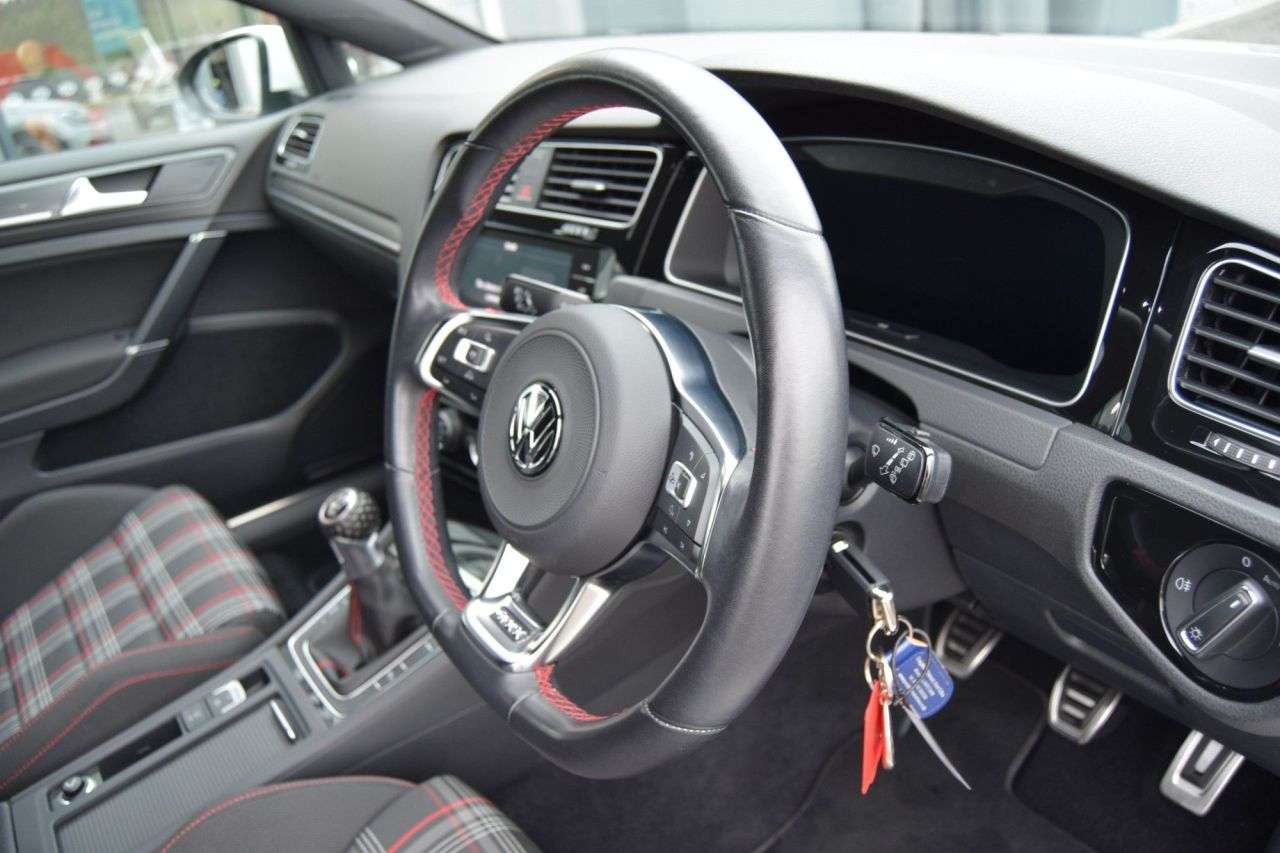 2017 VOLKSWAGEN GOLF 2017 VOLKSWAGEN GOLF