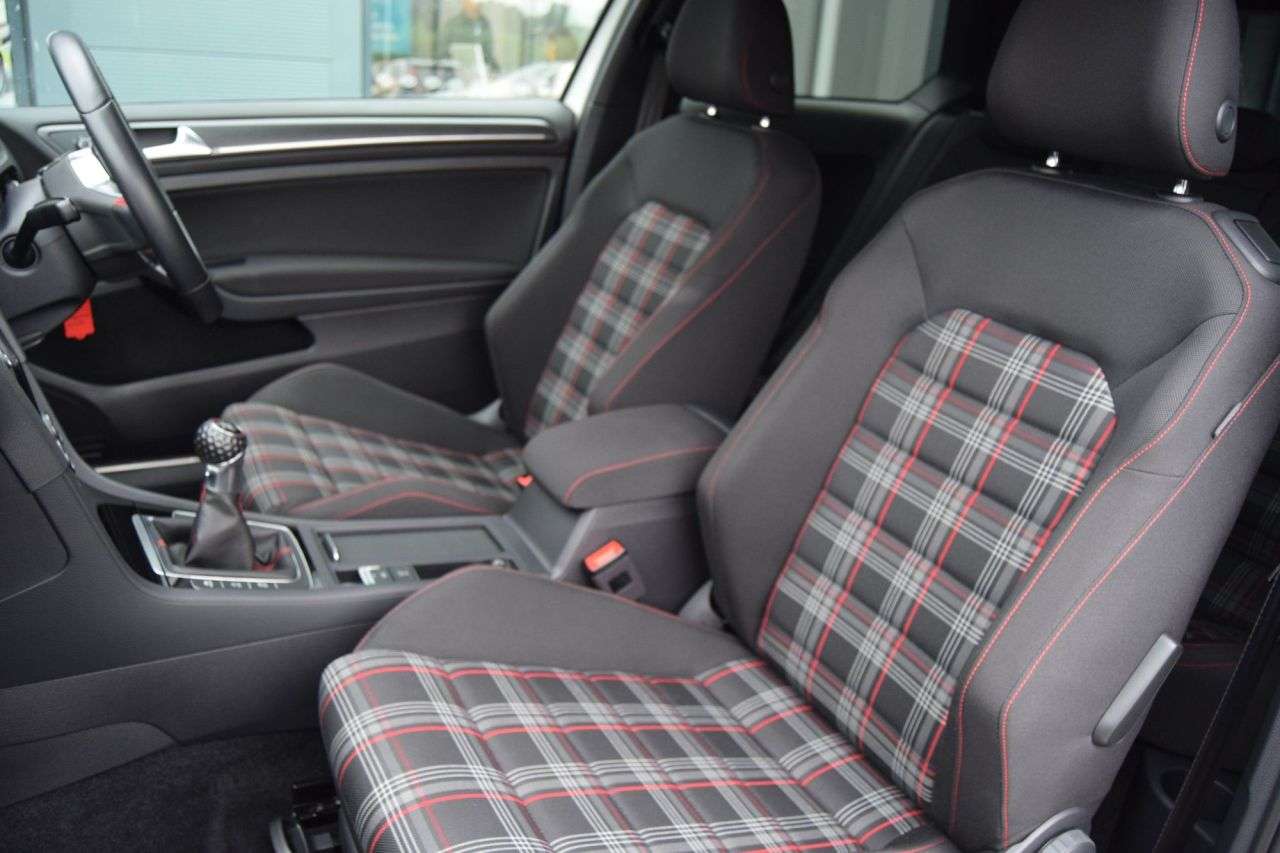 2017 VOLKSWAGEN GOLF 2017 VOLKSWAGEN GOLF