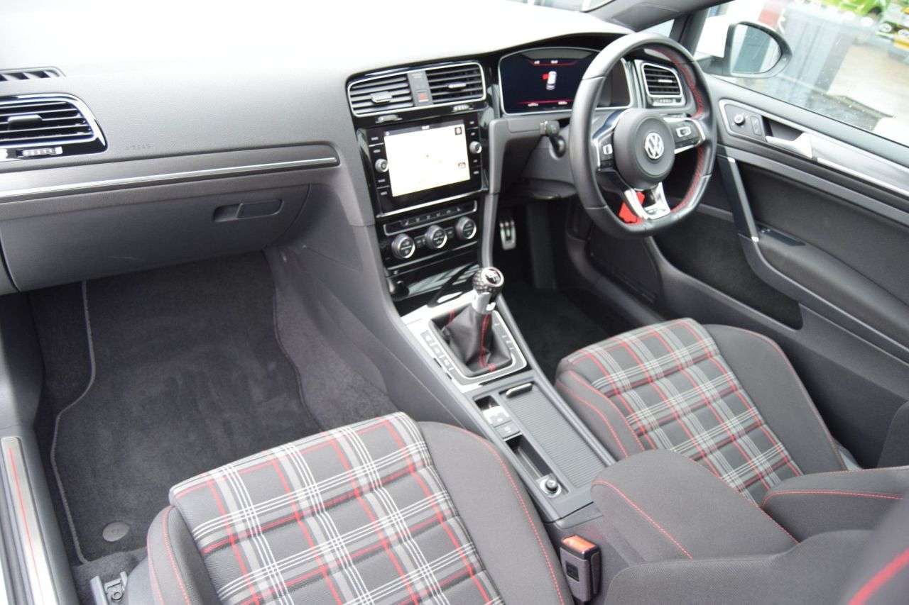 2017 VOLKSWAGEN GOLF 2017 VOLKSWAGEN GOLF