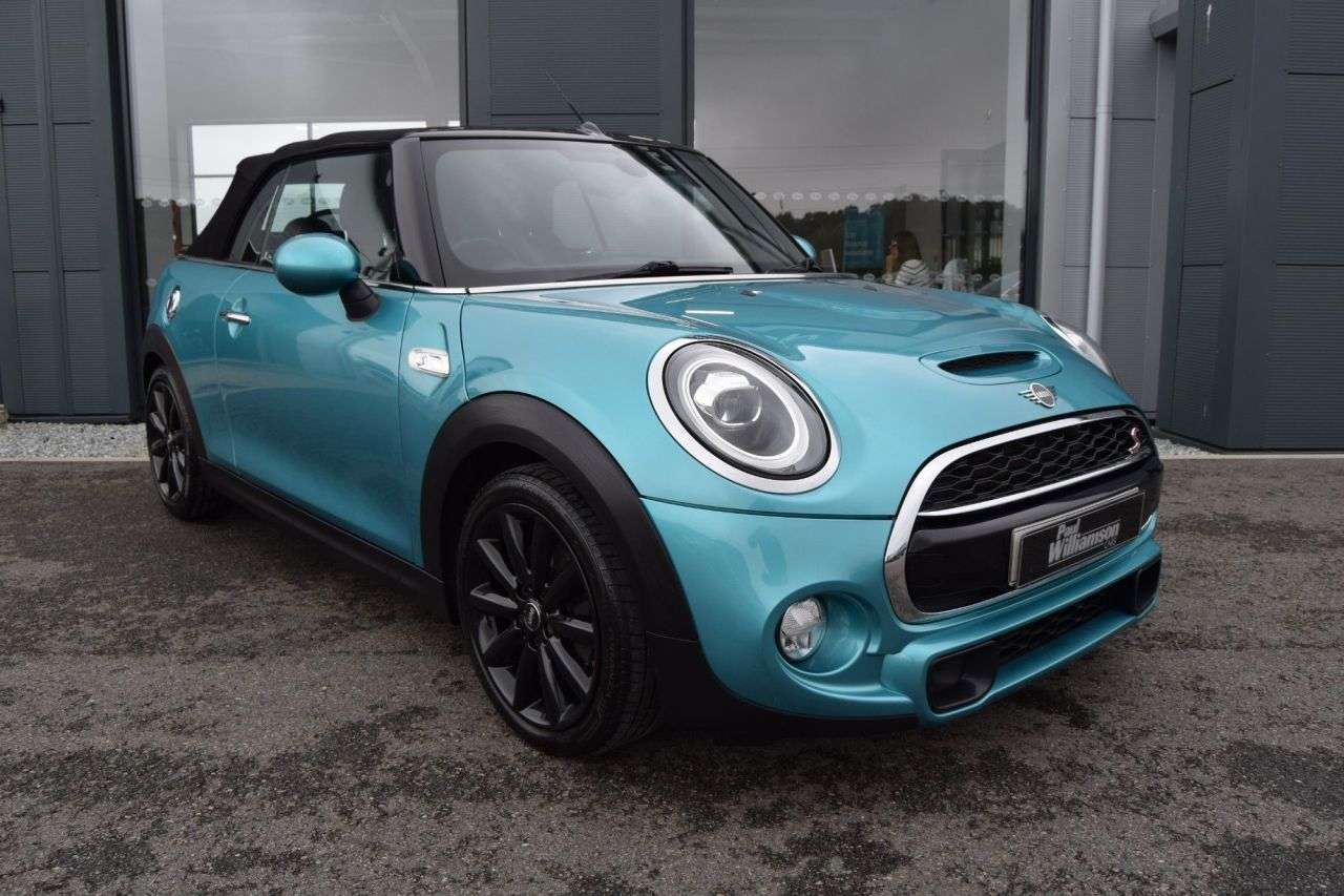 A 2018 MINI CONVERTIBLE 2.0 Cooper S Convertible 2dr Petrol Manual Euro 6 (s/s) (192 ps) A 2018 MINI CONVERTIBLE 2.0 Cooper S Convertible 2dr Petrol Manual Euro 6 (s/s) (192 ps)