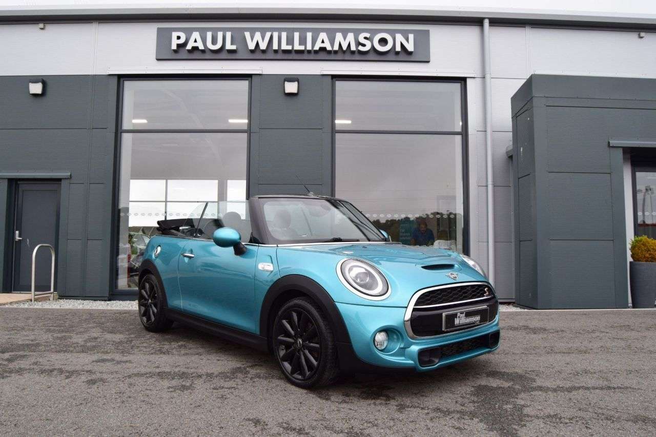 A 2018 MINI CONVERTIBLE 2.0 Cooper S Convertible 2dr Petrol Manual Euro 6 (s/s) (192 ps) A 2018 MINI CONVERTIBLE 2.0 Cooper S Convertible 2dr Petrol Manual Euro 6 (s/s) (192 ps)
