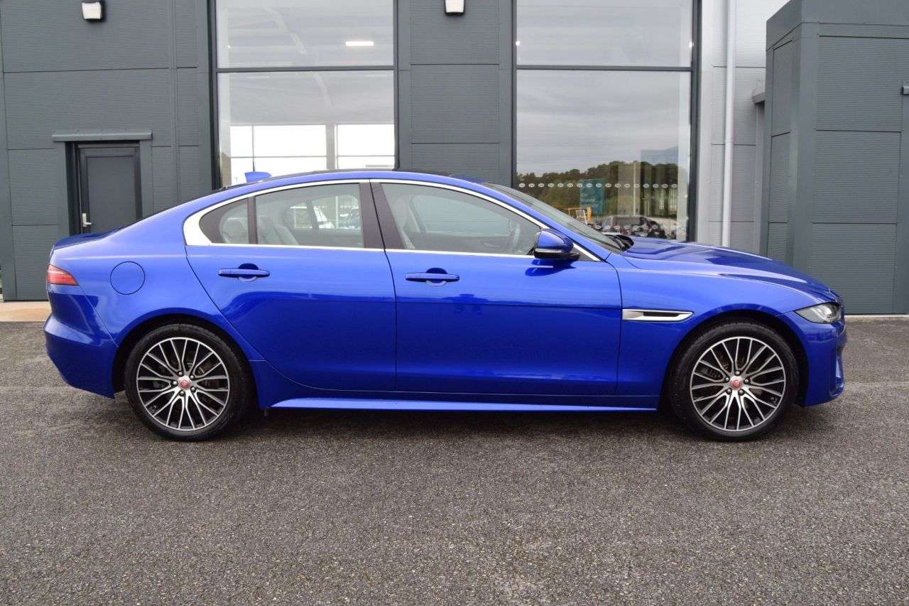 A 2019 JAGUAR XE R-DYNAMIC S A 2019 JAGUAR XE R-DYNAMIC S