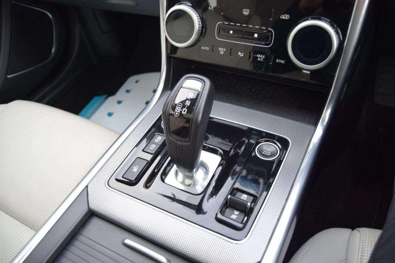 2019 JAGUAR XE 2019 JAGUAR XE
