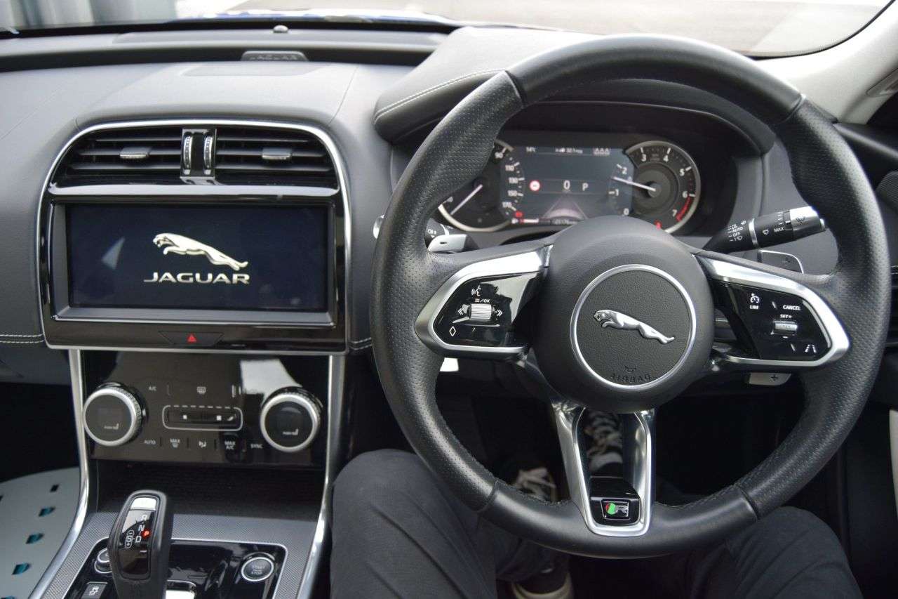 2019 JAGUAR XE 2019 JAGUAR XE