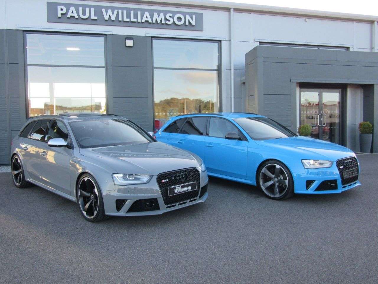 A 2014 AUDI RS4 AVANT 4.2 FSI V8 Estate 5dr Petrol S Tronic quattro Euro 5 (450 ps) A 2014 AUDI RS4 AVANT 4.2 FSI V8 Estate 5dr Petrol S Tronic quattro Euro 5 (450 ps)