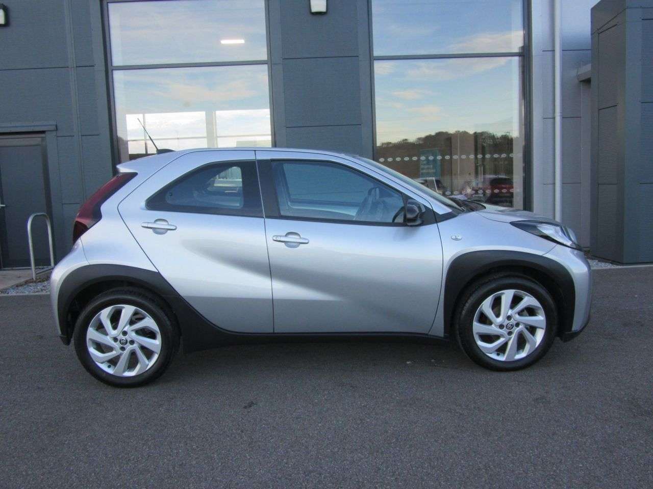 A 2023 TOYOTA AYGO X 1.0 VVT-i Pure Hatchback 5dr Petrol Manual Euro 6 (s/s) (72 ps) A 2023 TOYOTA AYGO X 1.0 VVT-i Pure Hatchback 5dr Petrol Manual Euro 6 (s/s) (72 ps)