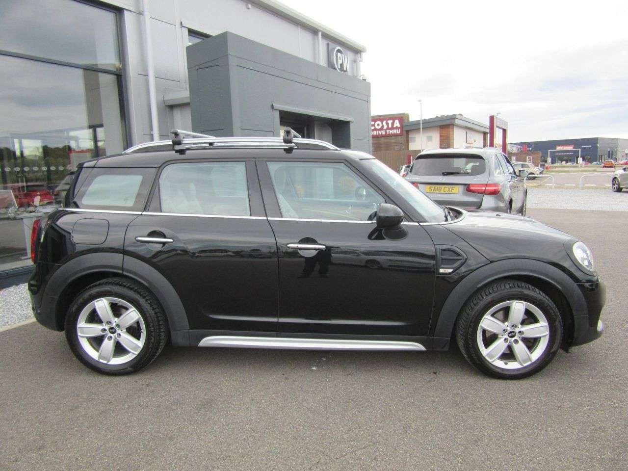 A 2023 MINI COUNTRYMAN 1.5 Cooper SUV 5dr Petrol Auto Euro 6 (s/s) (136 ps) A 2023 MINI COUNTRYMAN 1.5 Cooper SUV 5dr Petrol Auto Euro 6 (s/s) (136 ps)