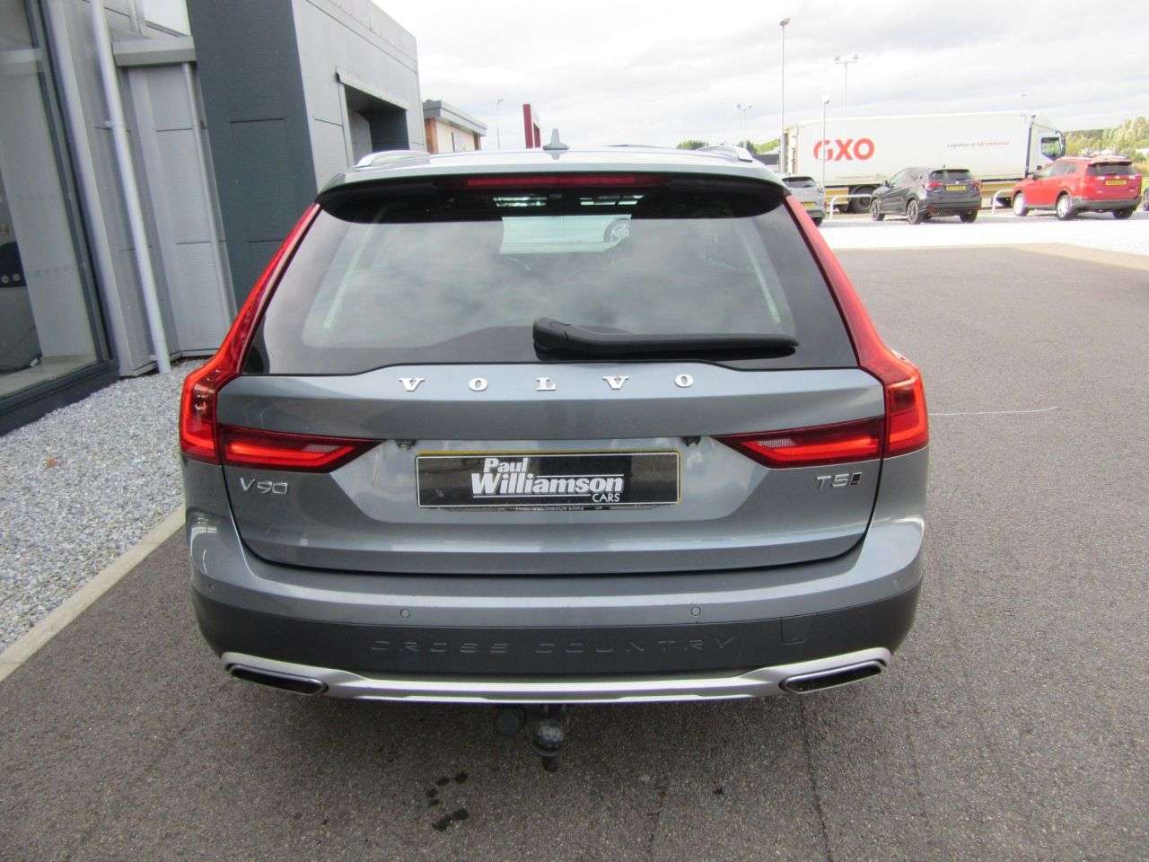 A 2019 VOLVO V90 CROSS COUNTRY 2.0 T5 Estate 5dr Petrol Auto AWD Euro 6 (s/s) (250 ps) A 2019 VOLVO V90 CROSS COUNTRY 2.0 T5 Estate 5dr Petrol Auto AWD Euro 6 (s/s) (250 ps)