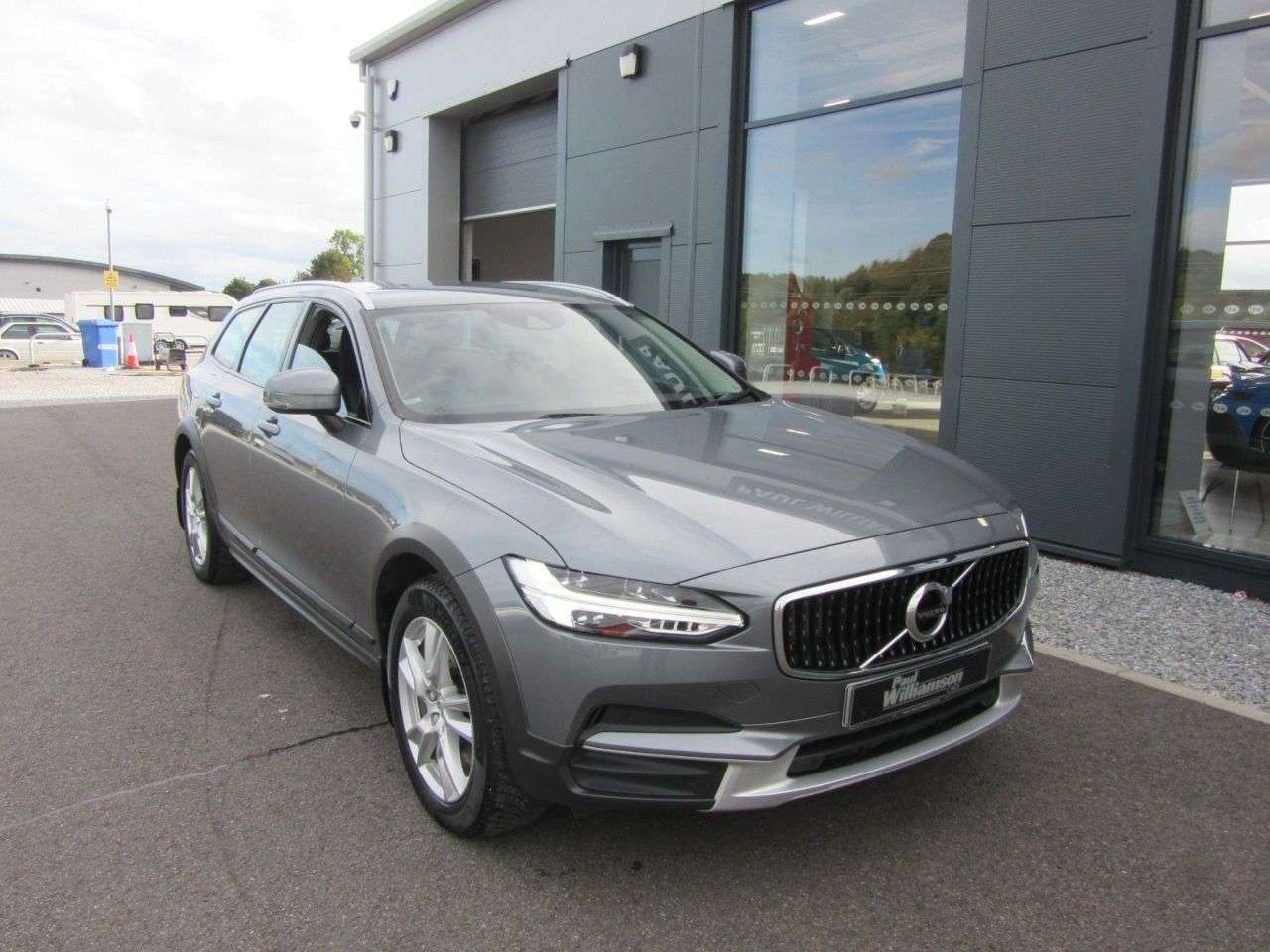 A 2019 VOLVO V90 CROSS COUNTRY 2.0 T5 Estate 5dr Petrol Auto AWD Euro 6 (s/s) (250 ps) A 2019 VOLVO V90 CROSS COUNTRY 2.0 T5 Estate 5dr Petrol Auto AWD Euro 6 (s/s) (250 ps)