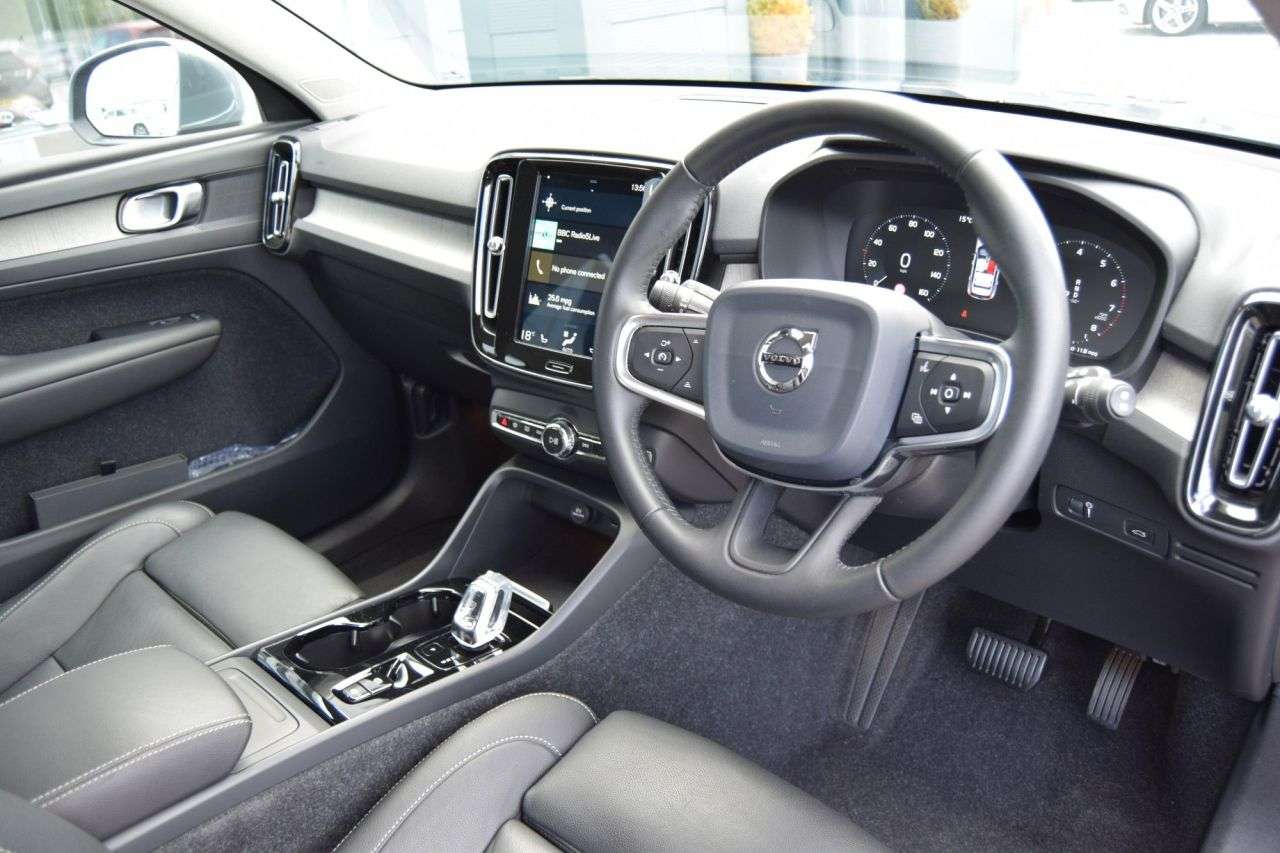 2026 VOLVO XC40 2026 VOLVO XC40