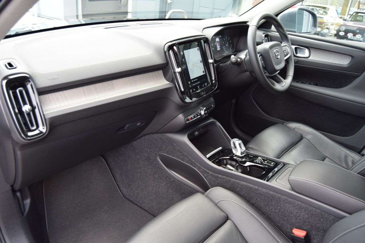 2026 VOLVO XC40 2026 VOLVO XC40
