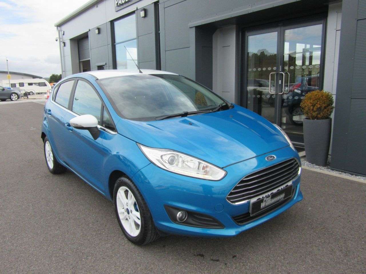 A 2016 FORD FIESTA 1.25 Zetec Blue Edition Hatchback 5dr Petrol Manual Euro 6 (82 ps) A 2016 FORD FIESTA 1.25 Zetec Blue Edition Hatchback 5dr Petrol Manual Euro 6 (82 ps)