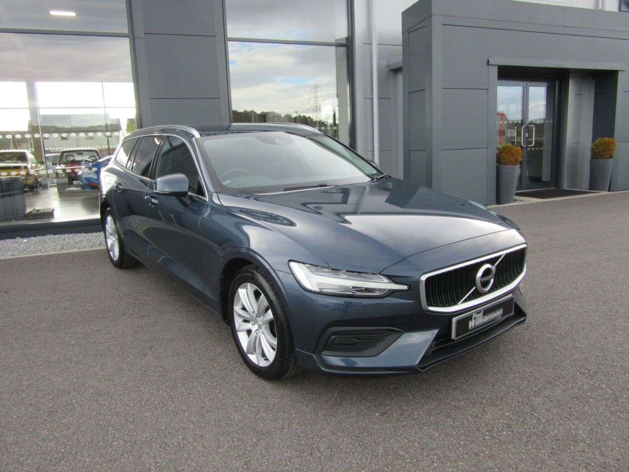 A 2018 VOLVO V60 2.0 D3 Momentum Estate 5dr Diesel Manual Euro 6 (s/s) (150 ps) A 2018 VOLVO V60 2.0 D3 Momentum Estate 5dr Diesel Manual Euro 6 (s/s) (150 ps)