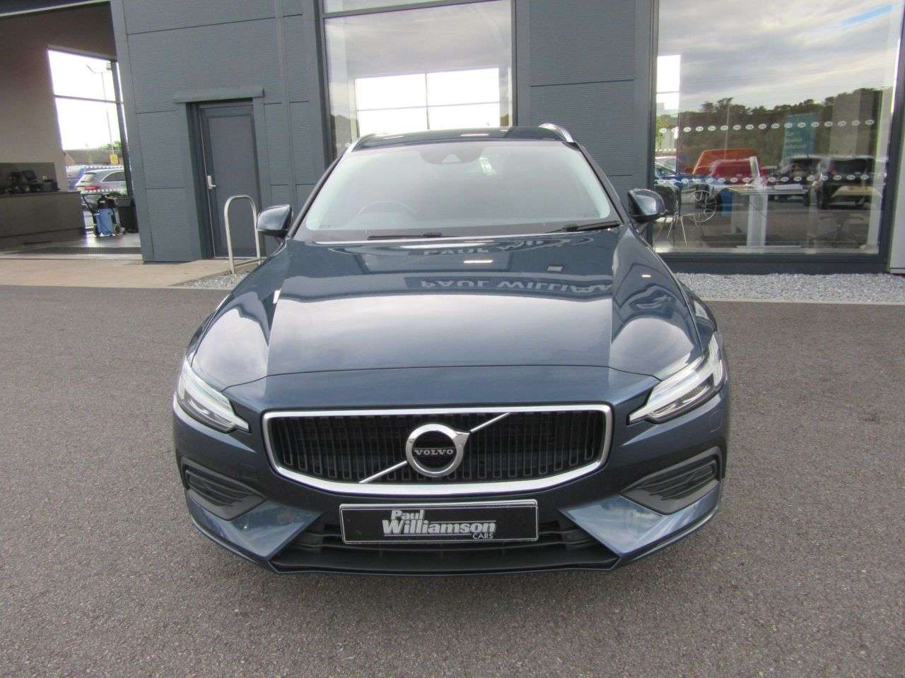 A 2018 VOLVO V60 2.0 D3 Momentum Estate 5dr Diesel Manual Euro 6 (s/s) (150 ps) A 2018 VOLVO V60 2.0 D3 Momentum Estate 5dr Diesel Manual Euro 6 (s/s) (150 ps)