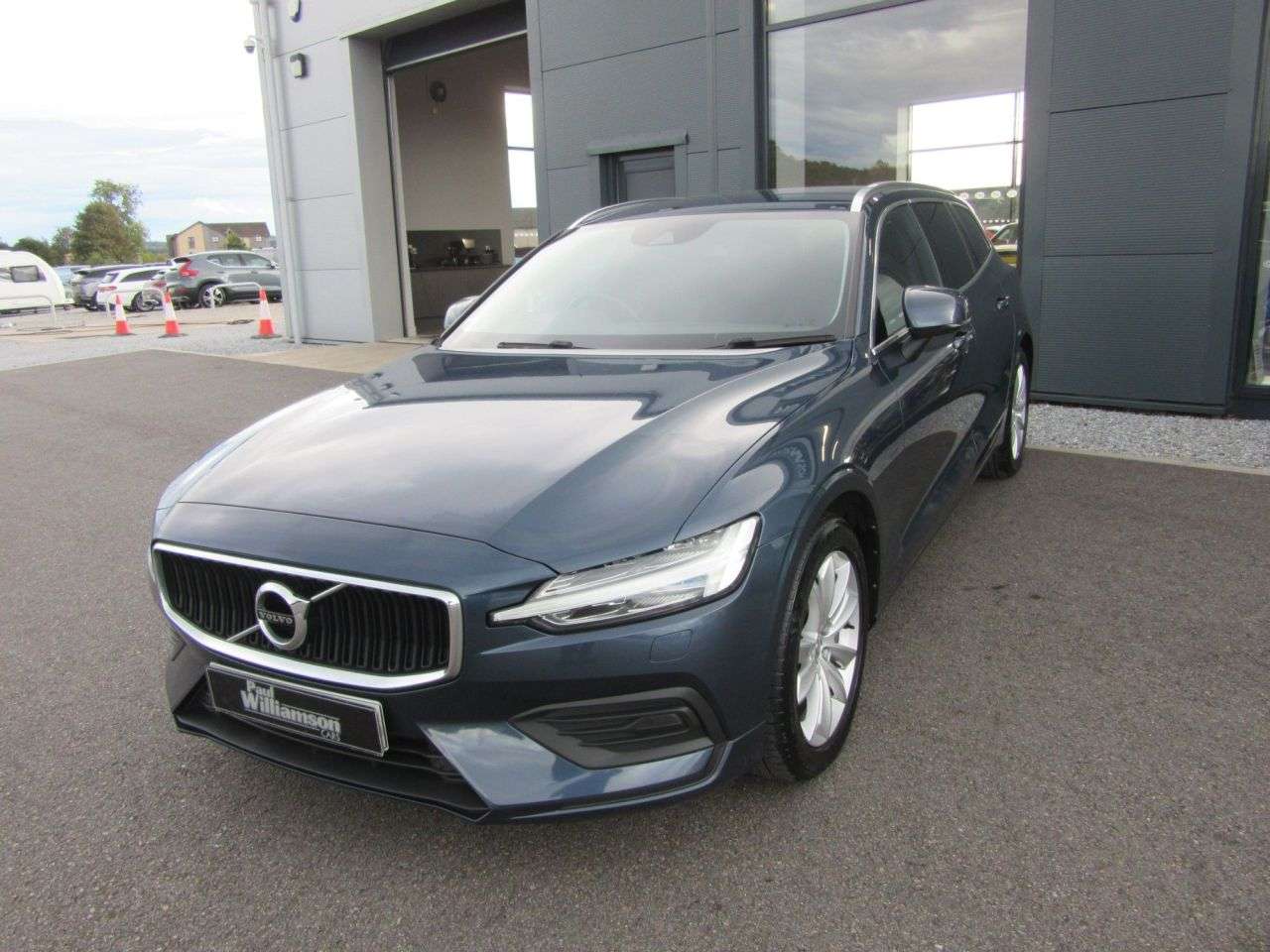 A 2018 VOLVO V60 2.0 D3 Momentum Estate 5dr Diesel Manual Euro 6 (s/s) (150 ps) A 2018 VOLVO V60 2.0 D3 Momentum Estate 5dr Diesel Manual Euro 6 (s/s) (150 ps)