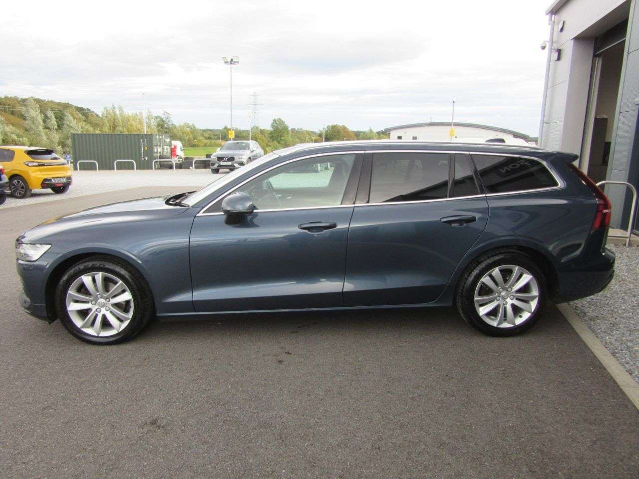 A 2018 VOLVO V60 2.0 D3 Momentum Estate 5dr Diesel Manual Euro 6 (s/s) (150 ps) A 2018 VOLVO V60 2.0 D3 Momentum Estate 5dr Diesel Manual Euro 6 (s/s) (150 ps)