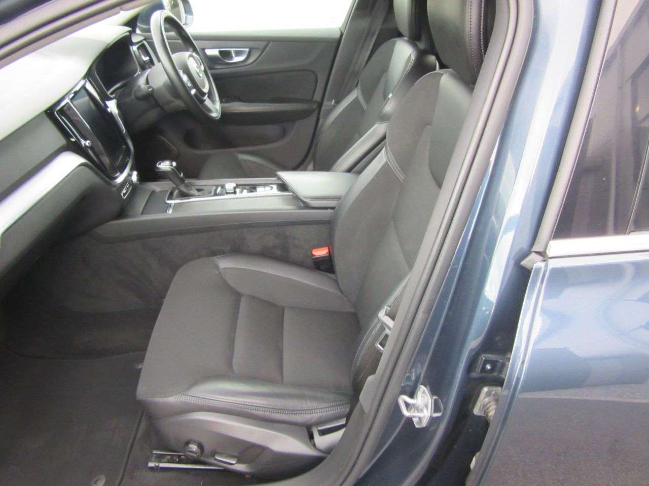 2018 VOLVO V60 2018 VOLVO V60