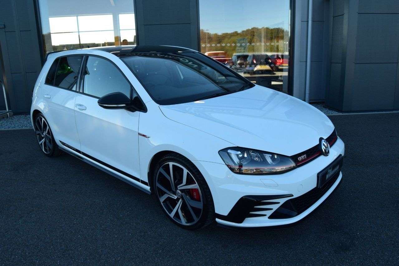 A 2017 VOLKSWAGEN GOLF 2.0 TSI BlueMotion Tech GTI Clubsport 40 Hatchback 5dr Petrol DSG Euro 6 (s A 2017 VOLKSWAGEN GOLF 2.0 TSI BlueMotion Tech GTI Clubsport 40 Hatchback 5dr Petrol DSG Euro 6 (s