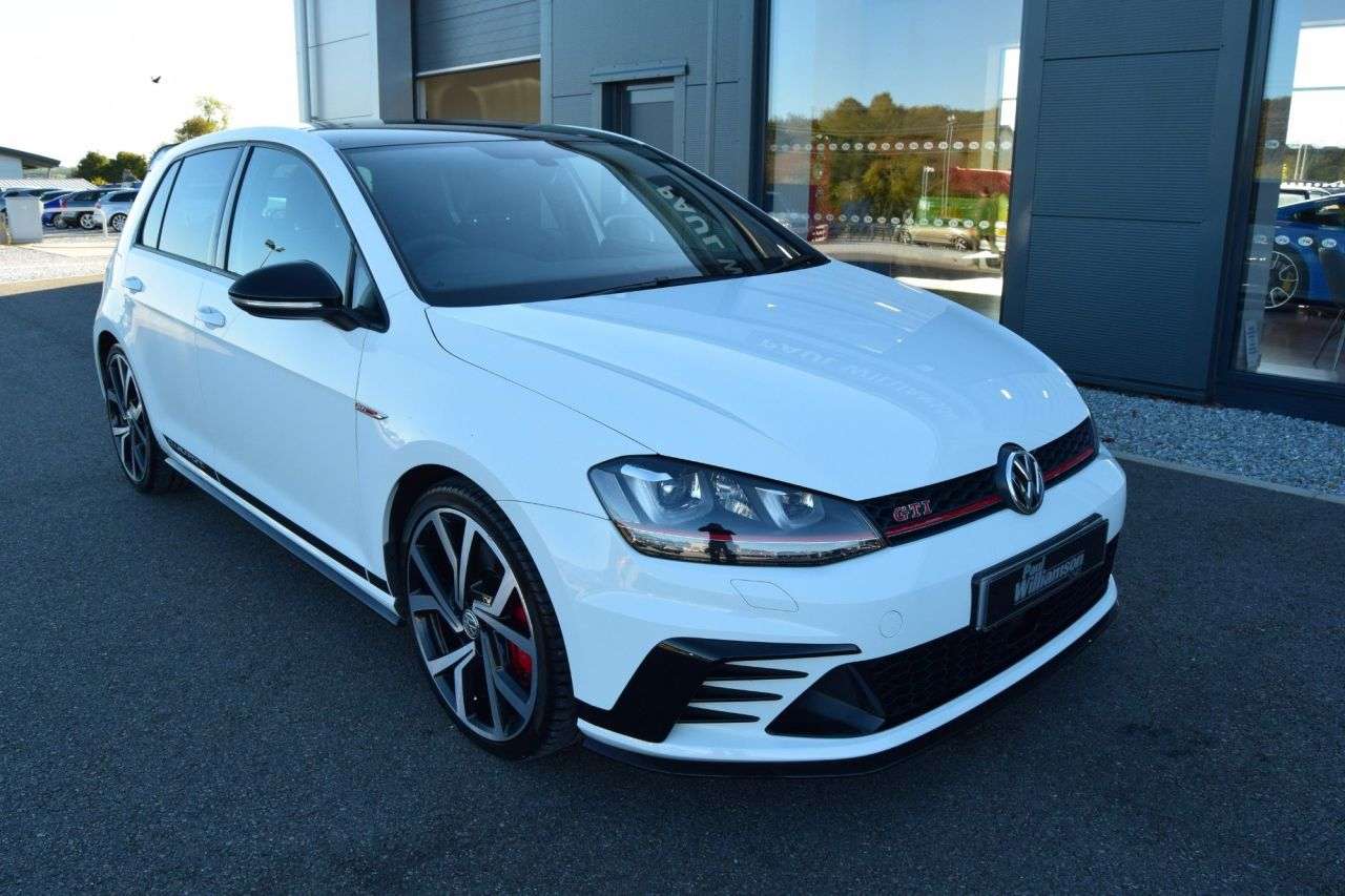 A 2017 VOLKSWAGEN GOLF 2.0 TSI BlueMotion Tech GTI Clubsport 40 Hatchback 5dr Petrol DSG Euro 6 (s A 2017 VOLKSWAGEN GOLF 2.0 TSI BlueMotion Tech GTI Clubsport 40 Hatchback 5dr Petrol DSG Euro 6 (s