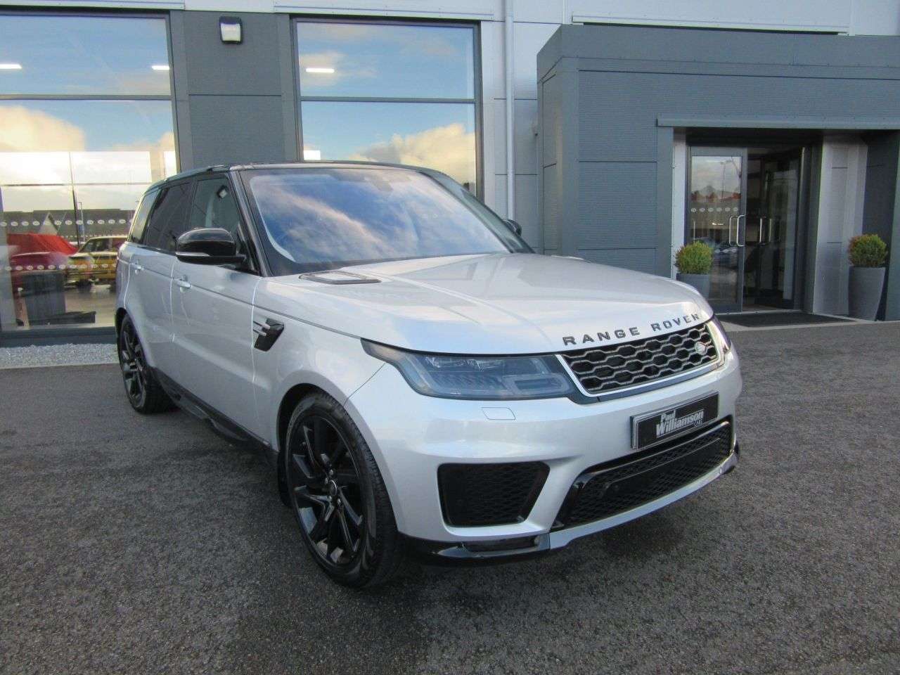 A 2018 LAND ROVER RANGE ROVER SPORT 3.0 SD V6 HSE SUV 5dr Diesel Auto 4WD Euro 6 (s/s) (306 ps) A 2018 LAND ROVER RANGE ROVER SPORT 3.0 SD V6 HSE SUV 5dr Diesel Auto 4WD Euro 6 (s/s) (306 ps)