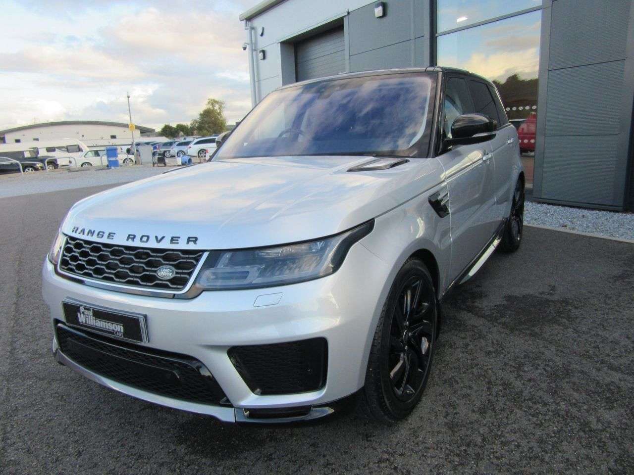 A 2018 LAND ROVER RANGE ROVER SPORT 3.0 SD V6 HSE SUV 5dr Diesel Auto 4WD Euro 6 (s/s) (306 ps) A 2018 LAND ROVER RANGE ROVER SPORT 3.0 SD V6 HSE SUV 5dr Diesel Auto 4WD Euro 6 (s/s) (306 ps)