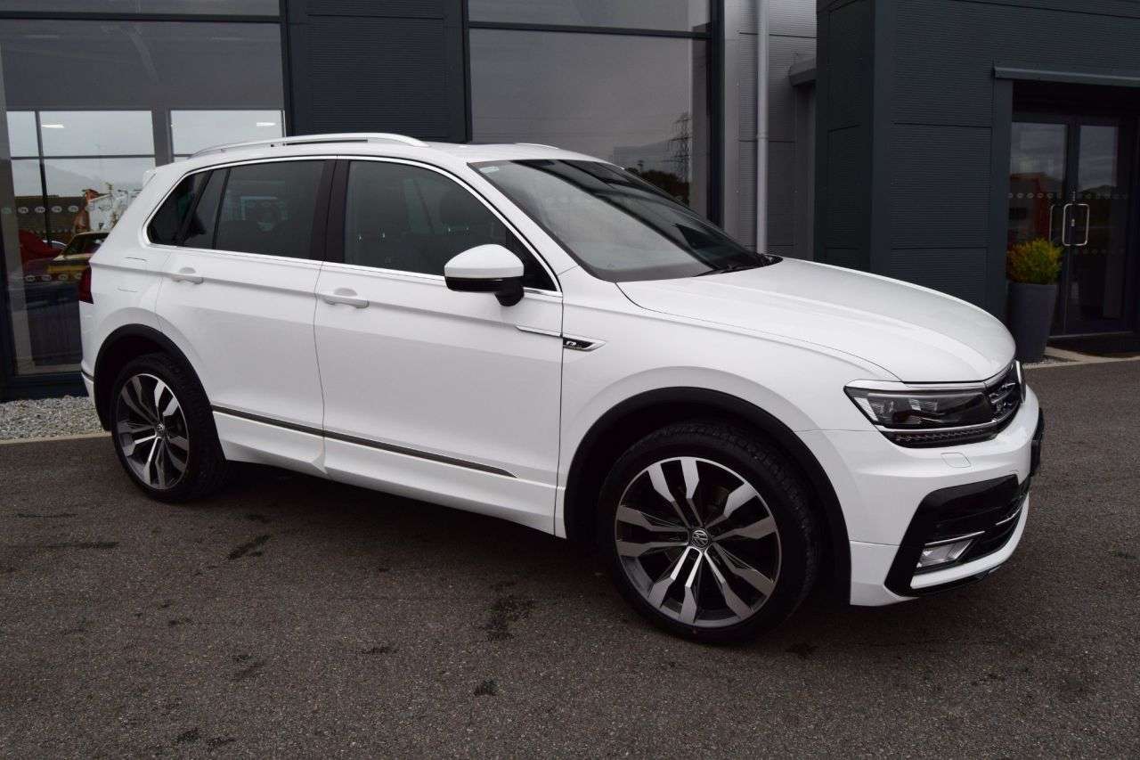 A 2017 VOLKSWAGEN TIGUAN 2.0 BiTDI R-Line SUV 5dr Diesel DSG 4Motion Euro 6 (s/s) (240 ps) A 2017 VOLKSWAGEN TIGUAN 2.0 BiTDI R-Line SUV 5dr Diesel DSG 4Motion Euro 6 (s/s) (240 ps)