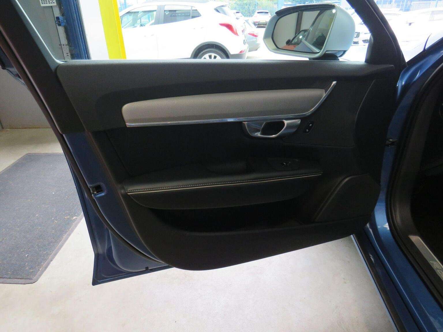 2018 VOLVO S90 2018 VOLVO S90