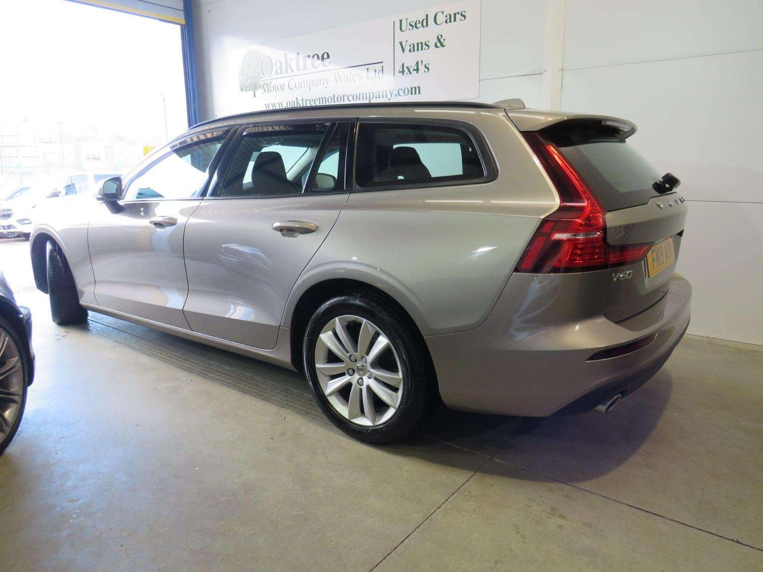 2019 VOLVO V60 2019 VOLVO V60