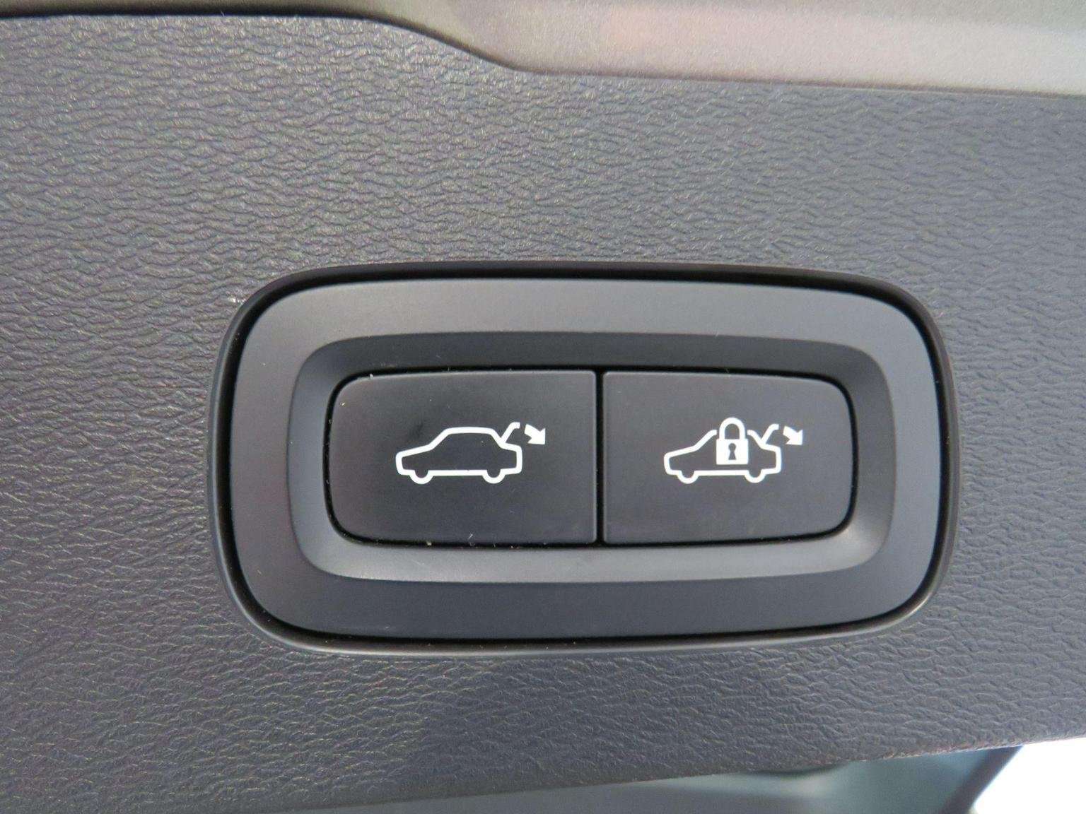 2019 VOLVO V60 2019 VOLVO V60