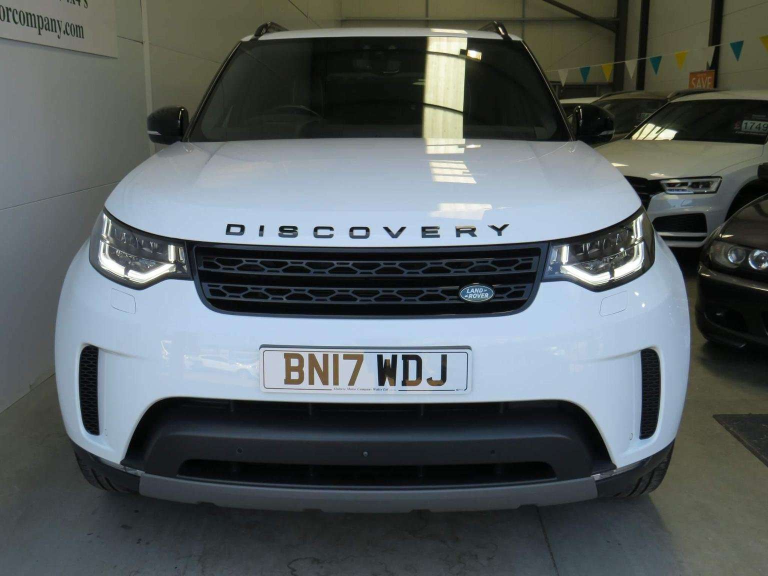 A 2017 LAND ROVER DISCOVERY 3.0 TD V6 HSE Auto 4WD Euro 6 (s/s) 5dr A 2017 LAND ROVER DISCOVERY 3.0 TD V6 HSE Auto 4WD Euro 6 (s/s) 5dr