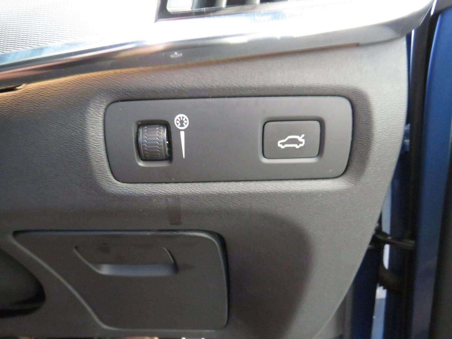 2018 VOLVO S90 2018 VOLVO S90