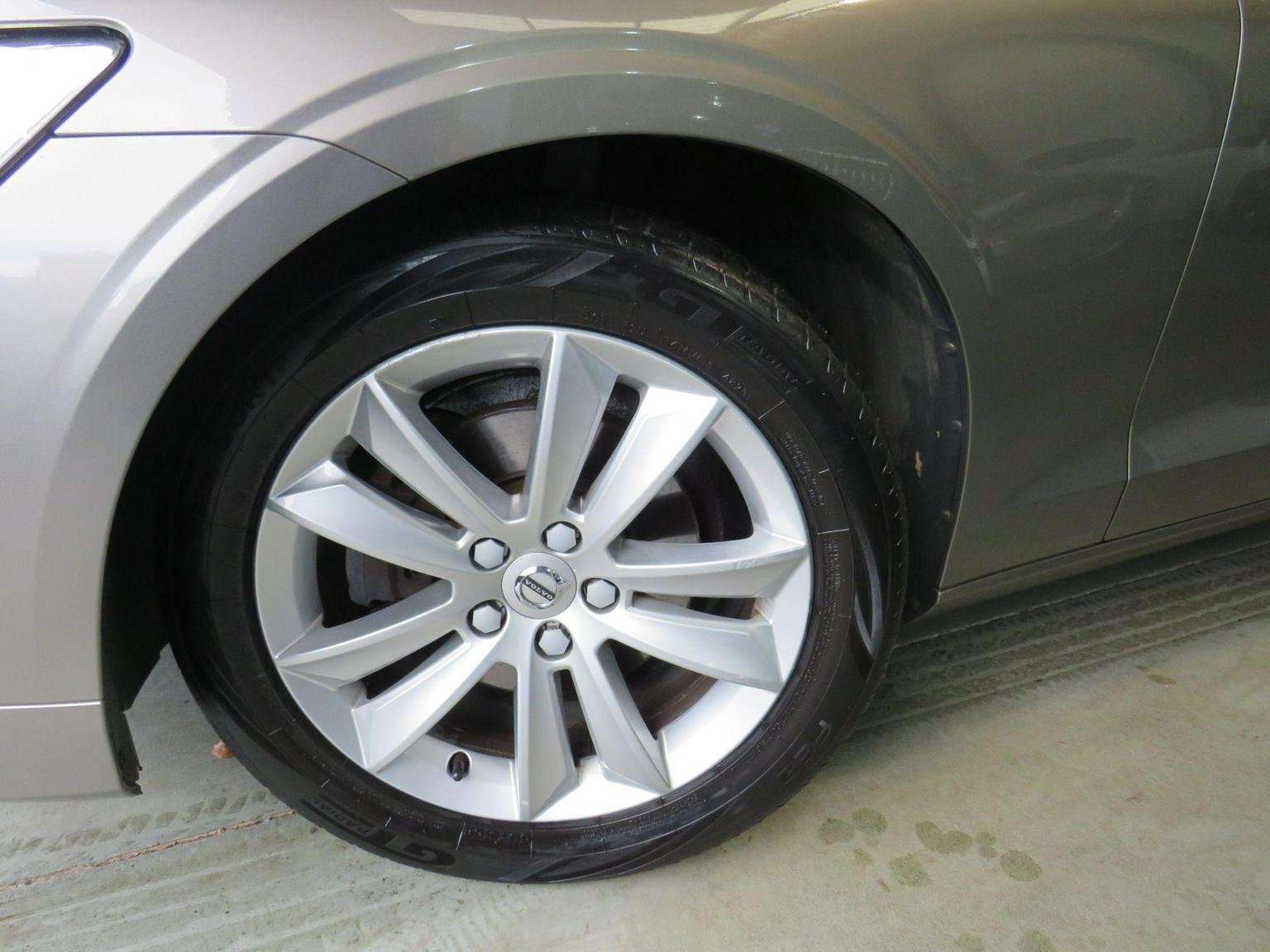 2019 VOLVO V60 2019 VOLVO V60