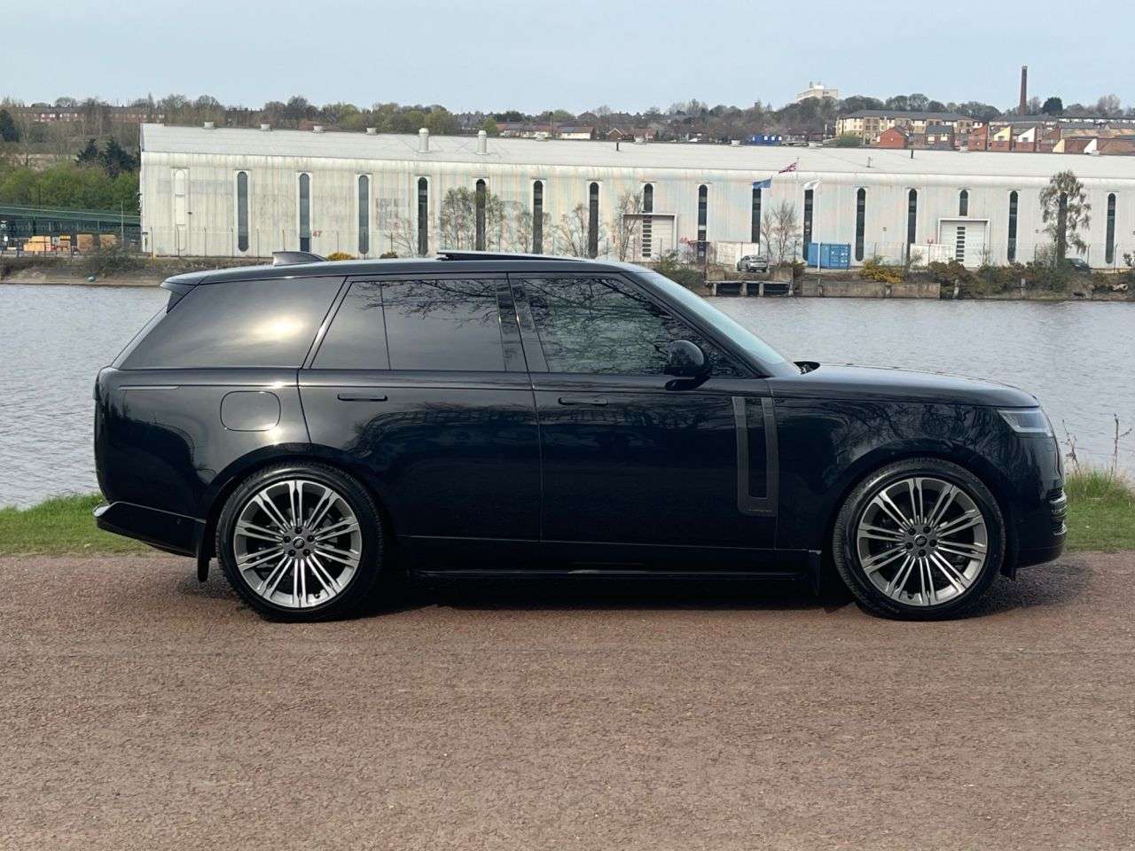 A 2023 LAND ROVER RANGE ROVER 3.0 D350 MHEV Autobiography SUV 5dr Diesel Auto 4WD Euro 6 (s/s) (350 ps) * A 2023 LAND ROVER RANGE ROVER 3.0 D350 MHEV Autobiography SUV 5dr Diesel Auto 4WD Euro 6 (s/s) (350 ps) *