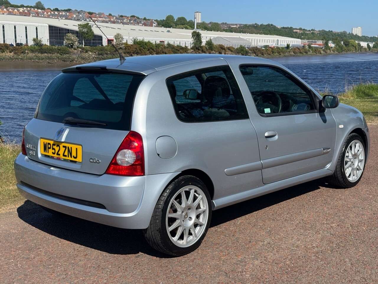A 2002 RENAULT CLIO 2.0 16v Renaultsport Hatchback 3dr Petrol Manual (194 g/km, 172 bhp) RARE C A 2002 RENAULT CLIO 2.0 16v Renaultsport Hatchback 3dr Petrol Manual (194 g/km, 172 bhp) RARE C