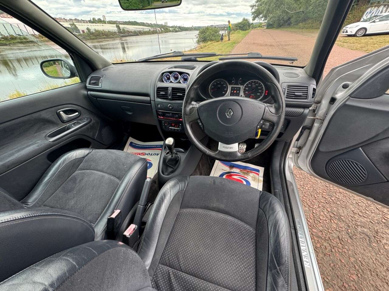 2004 RENAULT CLIO 2004 RENAULT CLIO