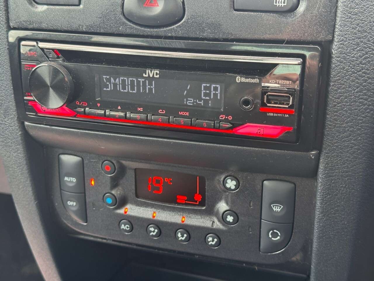 2004 RENAULT CLIO 2004 RENAULT CLIO