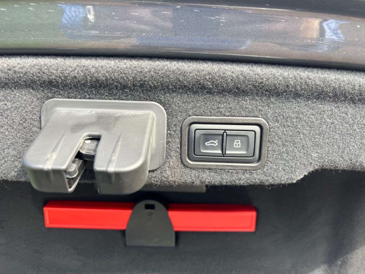 2017 AUDI A8 2017 AUDI A8